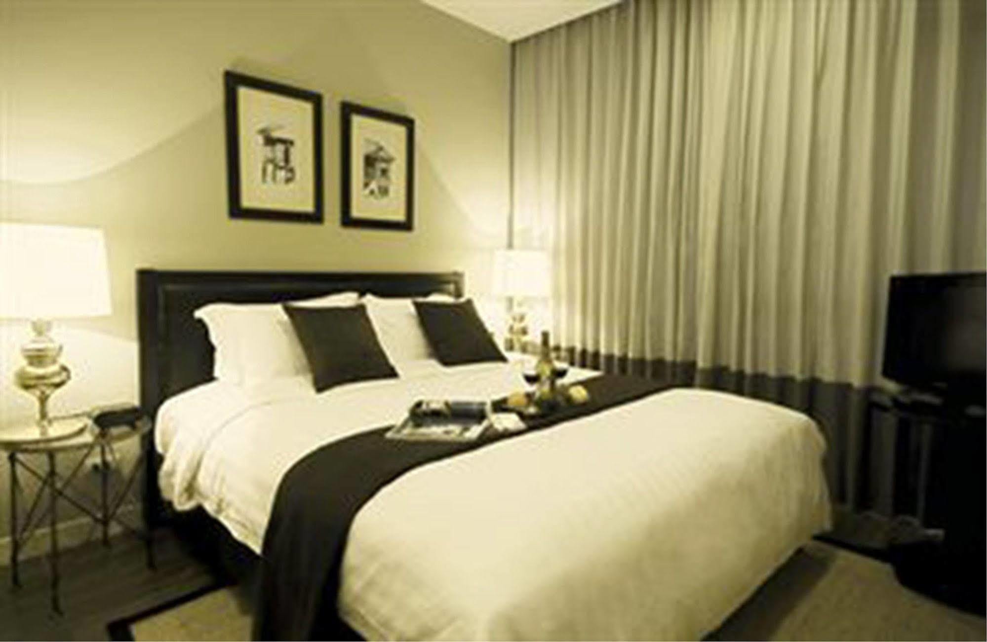 Apartamento Rongratana Executive residencia Bangkok Exterior foto